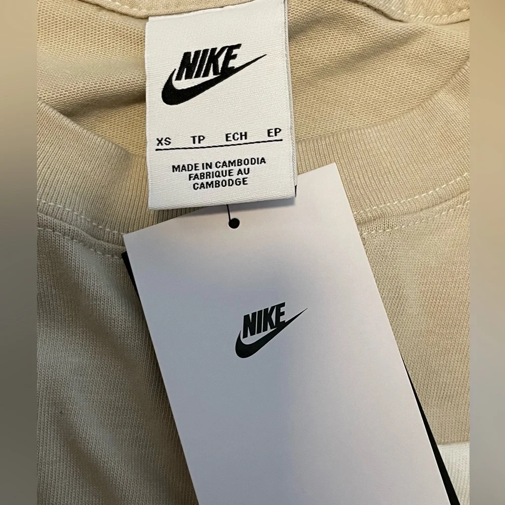 Nike boxy crop t-shirt